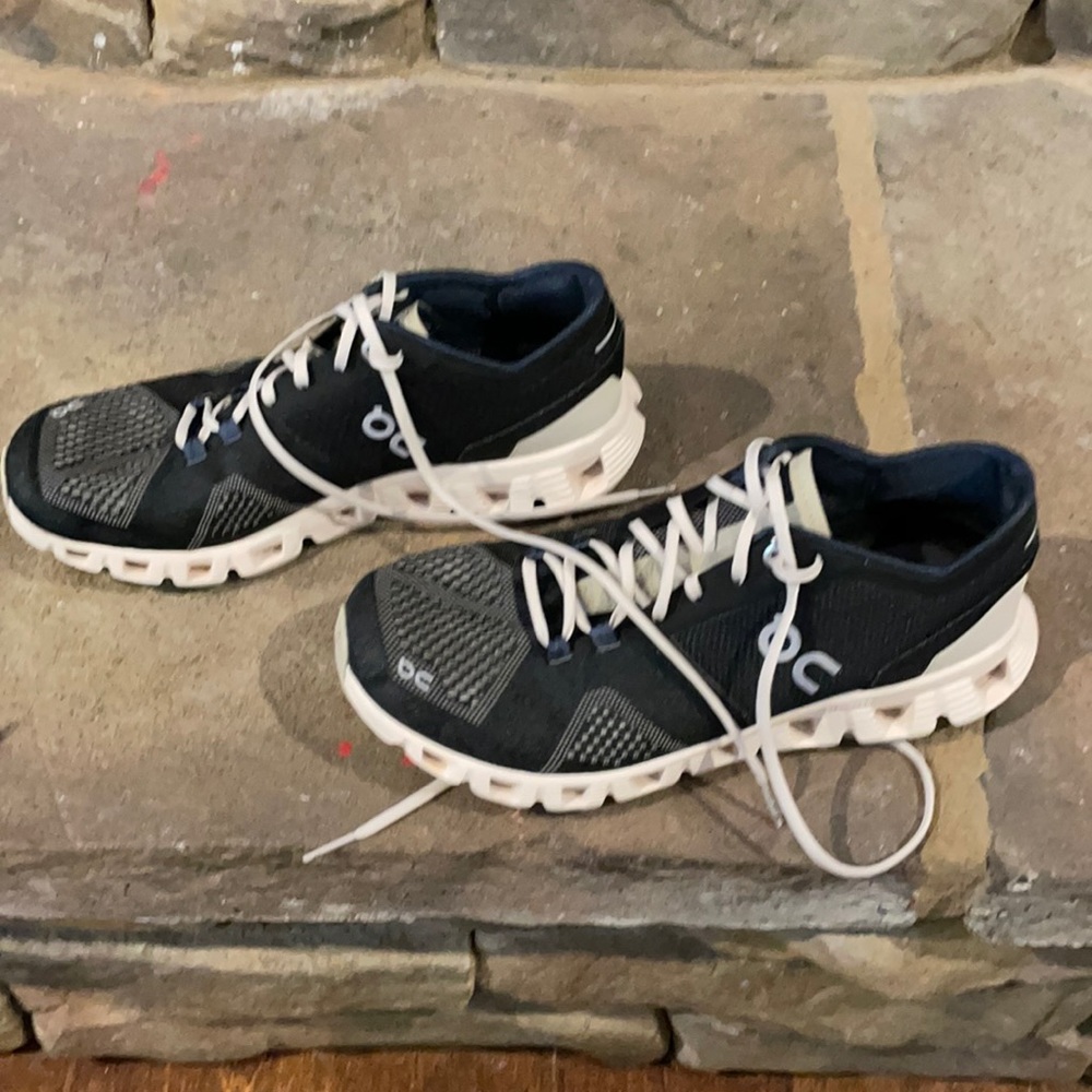 ON Cloudtec size 8.5.